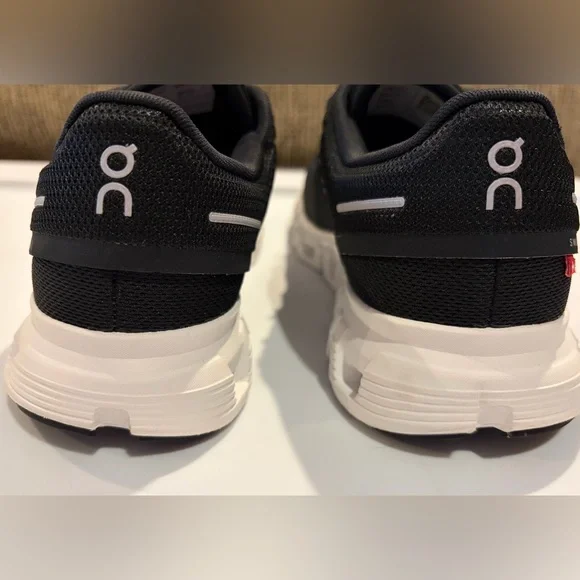 On Cloud 6 Sneakers - Picture 10 of 15